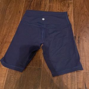 Lululemon Highrise yoga align 8” shorts